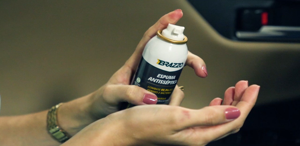 espuma-higienizadora-antisseptica-maos-hidratante-aloe-vera-combate-bacterias-germes-antes-depois-usar-carro-descontaminacao-veicular